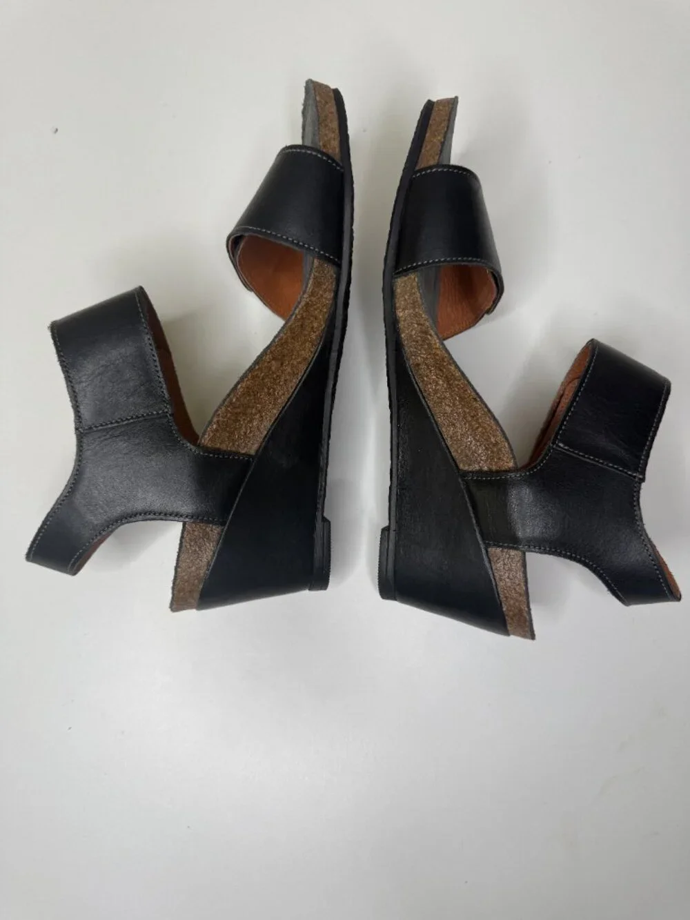 Taos Carousel 3 Wedge Sandal Womens 8-8.5 Black Leather Medallion Strap Open Toe